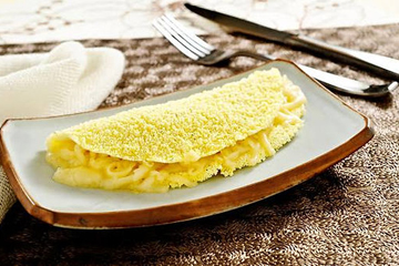 Crepioca com frango, queijo e requeijão