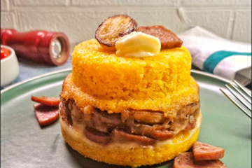 Cuscuz com Carne do Sol, Queijo, Ovo, Requeijão e Cheiro Verde