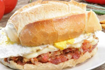 Pão com Carne do Sol, Queijo e Ovo